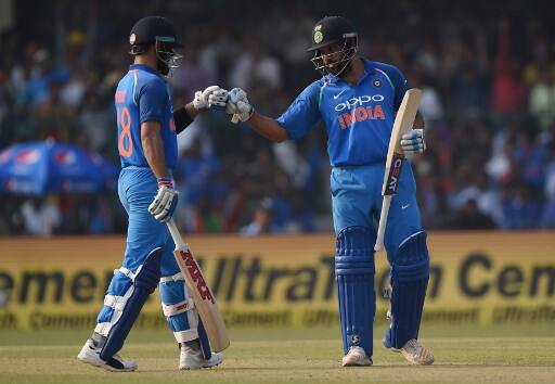 कानपुर में खेले जा रहे सीरीज़ डिसाइडर में टॉस हारकर पहले बल्लेबाज़ी करते हुए भारतीय टीम ने न्यूज़ीलैंड के सामने विशाल 338 रनों का लक्ष्य रखा है.