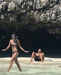 नीले समुंदर के किनारे दिखा इस बॉलीवुड एक्ट्रेस का बिकिनी अवतार, तस्वीरें हुईं वायरल