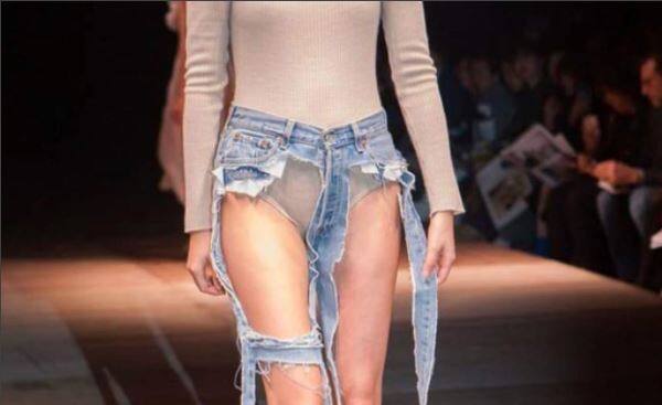 फैशन के नाम पर जीन्स का हुआ ये हाल तो बिपाशा को आया गुस्सा और फिर... Bipasha Basu reaction On Thong Jeans फैशन के नाम पर जीन्स का हुआ ये हाल तो बिपाशा को आया गुस्सा और फिर...