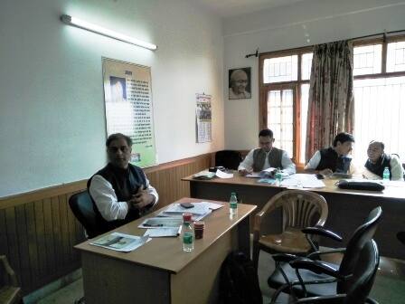 ये टीम हिमाचल के मुद्दों को फोकस कर रणनीति तैयार कर रही है और बूथ लेवल के कार्यकर्ताओं तक से जुड़ी है. शिमला में दो और वॉर रूम बनाए गए हैं जिन्हें गुप्त रखा गया है. यहां पर माइक्रो लेवल की रणनीति तैयार की जा रही है और डेटा एनालिसिस का काम भी हो रहा है.