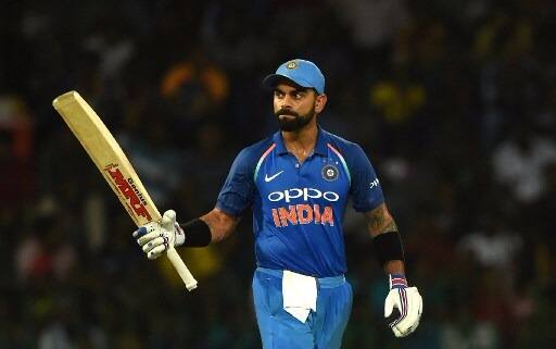 भारतीय टीम के कप्तान विराट कोहली आईसीसी वनडे रैंकिंग में करियर के सर्वश्रेष्ठ रेटिंग अंकों के साथ आज एक बार फिर शीर्ष पर पहुंच गये. इस दौरान वह रेटिंग अंकों के मामले में मास्टर ब्लास्टर सचिन तेंदुलकर को पछाड़ सबसे ज्यादा अंक हासिल करने वाले भारतीय हो गये है.