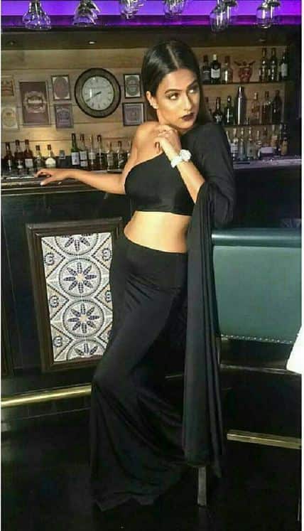  तस्वीरों में आप टीवी अभिनेत्री निया शर्मा को देख सकते हैं.