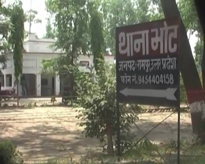 खबर के मुताबिक भोट थाना इलाके का एक युवक अपनी बहन को रामपुर से दवा दिला कर मोटरसाइकिल से गांव लौट रहा था. नैनीताल रोड़ पर पहले से घात लगाए बैठे 4 लोगों ने उन पर हमला कर दिया और युवती को खेत में खींच कर ले गए. युवक ने इसका विरोध किया तो उसे चाकू मार दिया दिया. वह लगातार विरोध करता रहा तो उसे गोली मार दी.