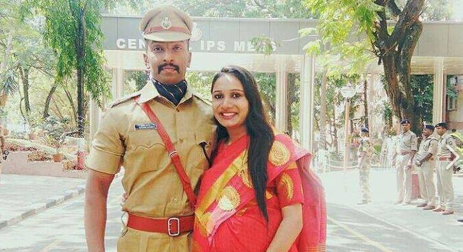 देश के 24 केंद्रों में यूपीएससी मेन्स की परीक्षा हो रही है. यह परीक्षा 3 नवंबर तक होगी और इस एग्जाम में 763 उम्मीदवार परीक्षा देंगे. इस मामले से ये बात तो साफ है कि आईएएस बनने के लालच में करीम अब अपनी वर्दी पर भी दाग लगा बैठे हैं.