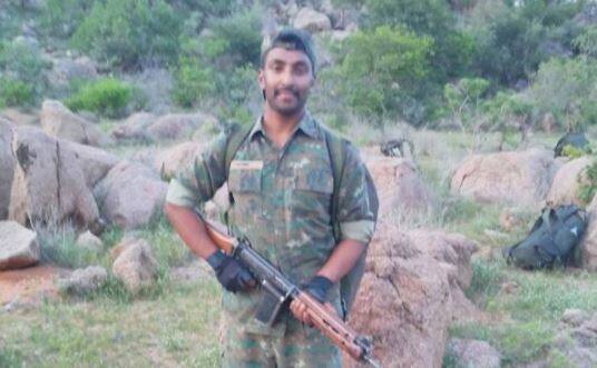 यूपीएससी मेन्स यानि संघ लोक सेवा आयोग की मुख्य परीक्षा में एक आईपीएस अधिकारी को नकल करते हुए पकड़ा गया है. मामला चेन्नई का है. वह ब्लूटुथ डिवाइस की मदद से अपनी पत्नी से जुड़े थे जो उनकी मदद कर रही थीं. सफीर करीम नाम के इस आईपीएस पर धारा 420 के तहत कार्रवाई की जा रही है.