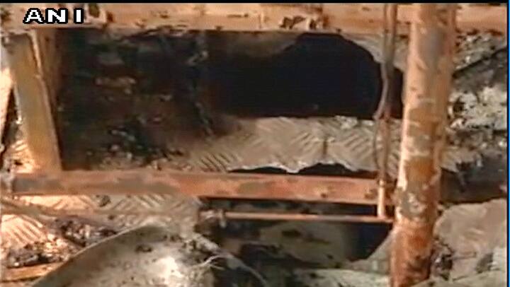 तस्वीरों में आप देख सकते हैं कि आग किस कदर भयंकर थी. सभी लोगों ने अपनी जिम्मेदारी अच्छे से निभाई और इसी वजह से 30 बच्चों की जिंदगियां बच गईं. हालांकि अभी भी यह जांच का विषय है कि आग आखिर कैसे लगी.