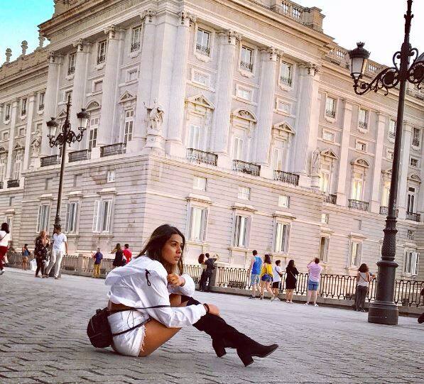  हाल ही में निया शर्मा ने मशहूर रिएलिटी शो 'खतरों के खिलाड़ी 8' में हिस्सा लिया था और वह फिनाले तक का सफर तय करने में भी कामयाब रही थीं.