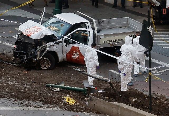 Terror Attack in America, 8 people dead as vehicle drives onto bike path in lower Manhattan अमेरिका के मैनहटन में ट्रक सवार आतंकी ने लोगों को रौंदा, 8 की मौत, कई घायल