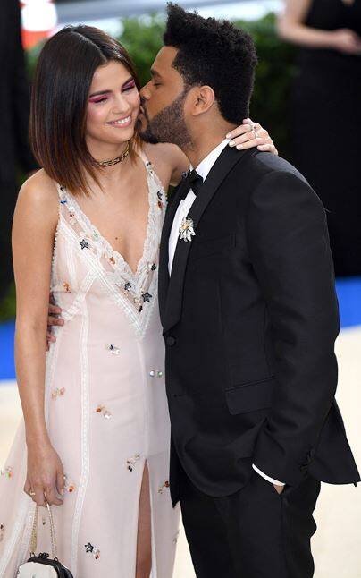 वहीं एक और सूत्र ने कहा कि दोनों का रिश्ता खत्म हो चुका है लेकिन फिर भी वे एक-दूसरे के टच में हैं.