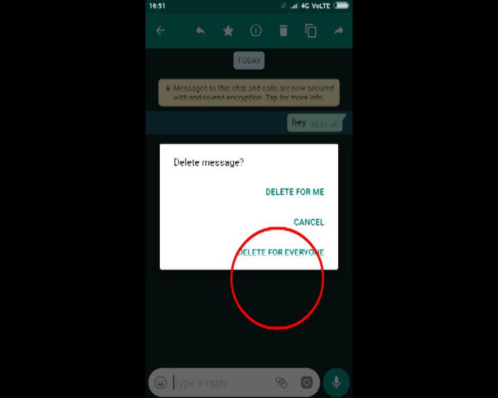 डिलीट मैसेज चुनने के बाद आपको 3 विकल्प मिलेंगे. इनमें से आपको 'डिलीट फॉर एवरीवन' विकल्प चुनना होगा. इसके बाद ये मैसेज उस इंसान के व्हाट्सएप से हट जाएगा, जिसे गलती से सेंड हो गया था. इस तस्वीर में आप तीनों विकल्पों को देख सकते हैं.
