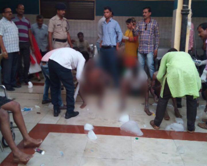 सीएम योगी ने हादसे पर दुख जताते हुए मृतकों के परिवार को 2 -2 लाख के मुआवजे का एलान किया है. 