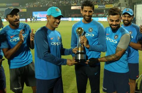 INDvsNZ: न्यूजीलैंड के खिलाफ टी-20 मुकाबले में पहले बल्लेबाजी करेगी टीम इंडिया, नेहरा को प्लेइंग इलेवन में मिली जगह INDvsNZ: न्यूजीलैंड के खिलाफ टी-20 मुकाबले में पहले बल्लेबाजी करेगी टीम इंडिया, नेहरा को प्लेइंग इलेवन में मिली जगह