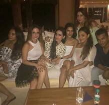 बर्थ डे से एक दिन पहले फोटोग्राफर बने शाहरुख़ ख़ान, ले रहे हैं जमकर तस्वीरें