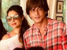 बर्थ डे से एक दिन पहले फोटोग्राफर बने शाहरुख़ ख़ान, ले रहे हैं जमकर तस्वीरें