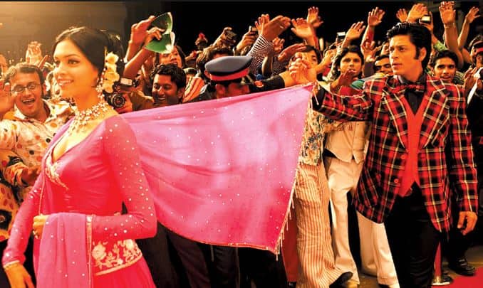 बॉलीवुड की सबसे चर्चित अभिनेत्रियों में शुमार दीपिका पादुकोण ने भी अपने करियर की शुरुआत शाहरुख खान के साथ 2007 में आई फिल्म 'ओम शांति ओम' से की थी. इस फिल्म के आते ही दीपिका की तारीफें करते लोग नहीं थक रहे थे. इस फिल्म में दीपिका डबल रोल में नजर आई थी. फिल्म के गाने भी काफी हिट हुए थे. फिलहाल दीपिका पादुकोण अपनी आने वाली फिल्म 'पद्मावती' में बिजी हैं.