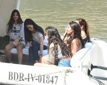 पापा का बर्थडे मनाने दोस्तों के साथ निकलीं सुहाना, कैमरे को देख बदली अदाएं