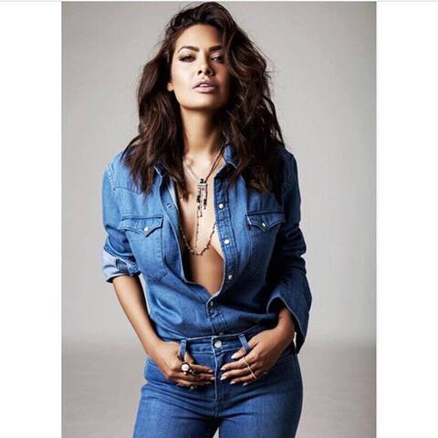 ਈਸ਼ਾ ਦਾ ਇਹ ਬੋਲਡ ਲੁੱਕ ਸੀਮਾ ਤੋਂ ਜ਼ਿਆਦਾ ਕਲਰਫੁੱਲ