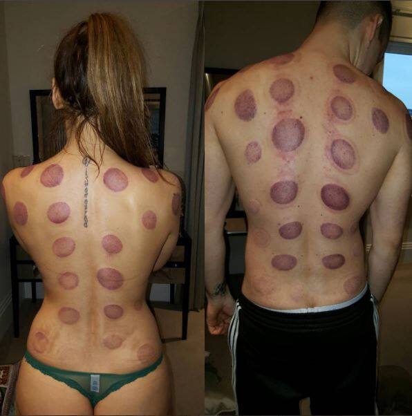 वे अपने पति के साथ अंतरंग तस्वीरें और वीडियोज़ शेयर करती रहती हैं. वे धर्म से लेकर सेक्स तक पर अपना ओपिनियन रखती रहती हैं.