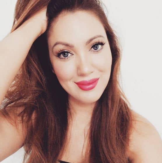 वह ट्रोल्स को फौरन ब्लॉक कर देती हैं. साथ ही कई बार जबरदस्त जवाब भी देती हैं. उनका मानना है कि कई लोग ऐसा अटेंशन पाने के लिए करते हैं और मुनमुन उन्हें अटेंशन नहीं देना चाहती इसलिए वो उन्हें सीधा ब्लॉक ही कर देती हैं.