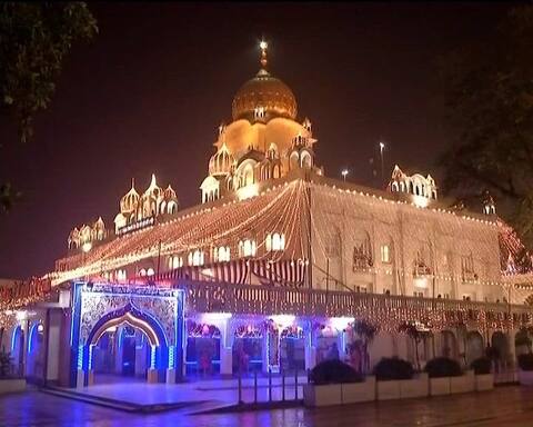 गुरुनानक देव का 549वां प्रकाश पर्व आज, जानें उनसे जुड़ी बेहद खास बातें गुरुनानक देव का 549वां प्रकाश पर्व आज, जानें उनसे जुड़ी बेहद खास बातें