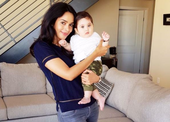 लेकिन इस बार इन तीनों से अलग मल्लिका शेरावत का भांजा सोशल मीडिया पर काफी तारिफें बटोर रहा है. दरअसल, फरवरी में जन्में इस बच्चे की तस्वीरों से मल्लिका शेरावत का इंस्टाग्राम अकाउंट गुलजार है.