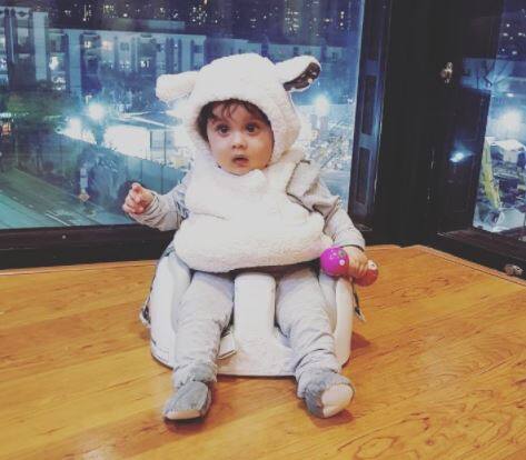 ये तस्वीर है रैन्शे के इंस्टाग्राम अकाउंट से ली गई है. ये उनकी पहली हैलोवीन पार्टी की फोटो है. 