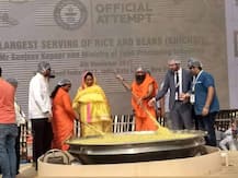 In Pics: रामदेव के तड़के के साथ इंडिया गेट पर तैयार हुई खिचड़ी, बनेगा वर्ल्ड रिकॉर्ड