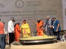 In Pics: रामदेव के तड़के के साथ इंडिया गेट पर तैयार हुई खिचड़ी, बनेगा वर्ल्ड रिकॉर्ड