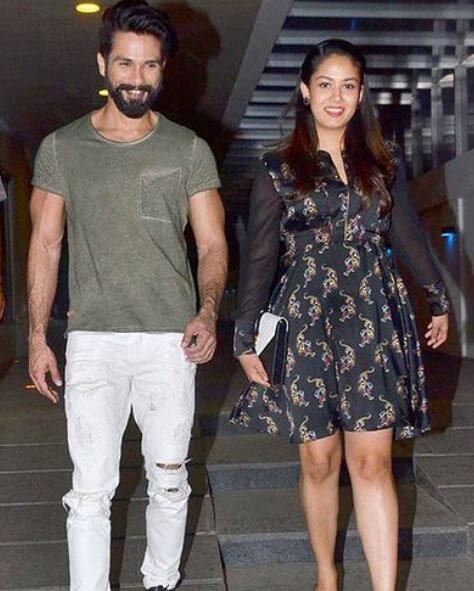 इसके साथ ही पहले बताया जा रहा था कि मीरा और उनकी बेटी मीशा को एक विज्ञापन कंपनी एड में लेना चाहती थी लेकिन मीरा ने मना कर दिया.