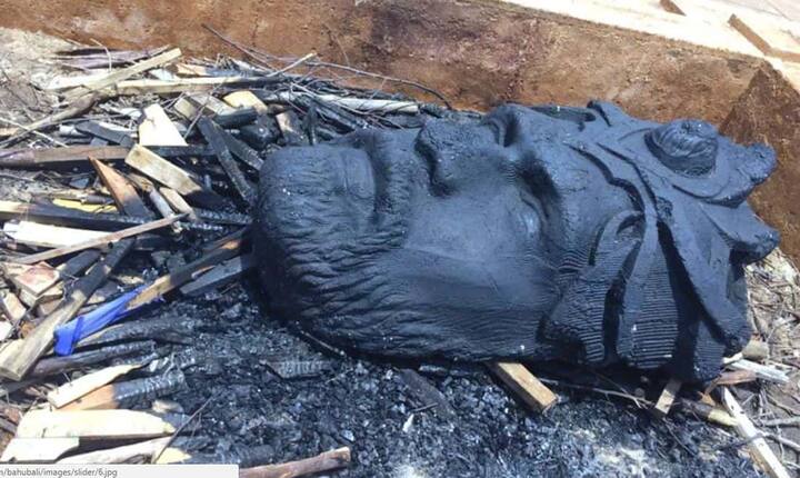 फिल्म में भल्लालदेव का एक बहुत बड़ा स्टैच्यू दिखाया गया है, उसे बनाने के लिए फिल्म की टीम ने पहले इसका एक छोटा थ्री डी मॉडल बनाया और फिर इसकी सौ फिट ऊंची रिपलिका तैयार की गई थी. फायबर से बनी इस विशाल मूर्ति को बनाने के लिए तीन इंडस्ट्रियल क्रेन के साथ करीब 200 मजूदरों ने 1 महीने तक काम किया था. (फोटो- ramojifilmcity.com)