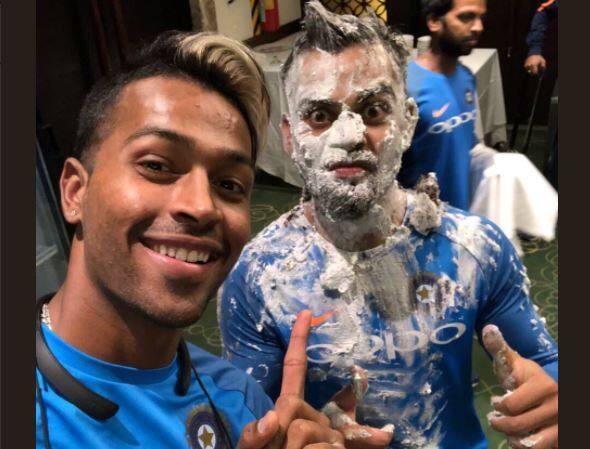 हार्दिक पांड्या ने भी विराट कोहली को बर्थडे विश करते हुए तस्वीर साझा कर लिखा, 'बदला नंबर 1.'