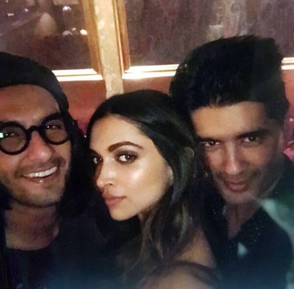 मनीष महलौत्रा एक दूसरी तस्वीर में रणवीर सिंह और दीपिका पादुकोण के साथ हैं. उन्होंने इस फोटो को इंस्टा पर शेयर करते हुए इस शानदार पार्टी के लिए दीपिका का धन्यवाद किया.