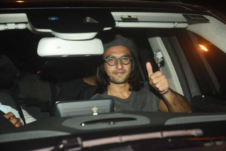 इस सक्सेस पार्टी में बड़ी-बड़ी हस्तियों ने शिरकत की, लेकिन निगाहें इसपर जमीं थीं कि क्या दीपिका पादुकोण के बॉयफ्रेंड रणवीर सिंह इसमें शरीक होंगे या नहीं... और इन दोनों ने अपने फैन को मायूस नहीं किया.