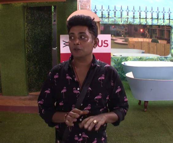 सब्यासांची ने कहा, ''मुझे एक लड़के से प्यार हो गया था. दो साल पहले उसके लिए मैं सेक्स चेंज सर्जरी भी करवाने के लिए तैयार हो गया था.