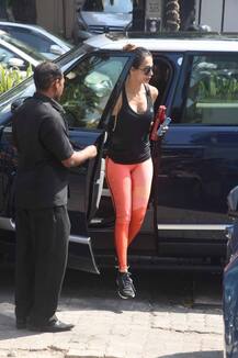 जिम के लिए निकलीं सलमान की पूर्व Hot भाभी, कैमरे में हुईं कैद