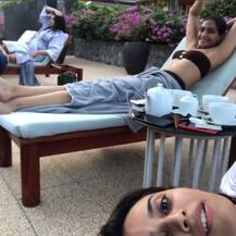 टीम \'वीरे दी वेडिंग\' पहुंची थाईलैंड, पोस्ट की बेहद HOT तस्वीरें