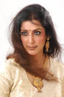 B\'day Special: पहली पत्नी से लेकर सबसे छोटी बेटी तक ये है कमल हासन का पूरा परिवार