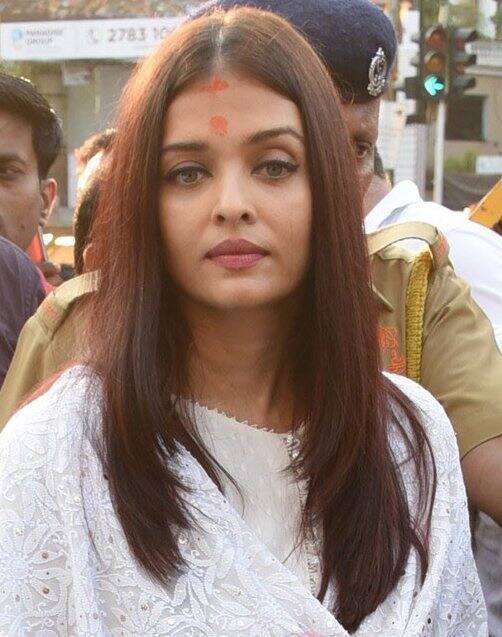 ये अभिनेत्री अब एक साल के लिये अन्नमित्र फाउंडेशन की ओर से संचालित मिड-डे मील योजना के तहत 1,000 बच्चों के भोजन का खर्च उठाएंगी. बता दें कि अन्नमित्र फाउंडेशन इंटरनेशनल सोसाइटी आफ कृष्णा कांनशसनेस (इस्कान) द्वारा स्थापित फाउंडेशन है.
