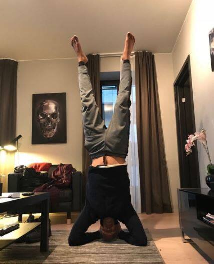 सोशल मीडिया पर उनकी ये तस्वीरें देख लोगों ने उन्हें ट्रॉल कर लिया. 