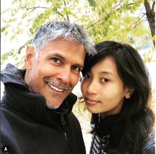 आपको बता दें कि अंकिता सिर्फ 18 साल की हैं और मिलिंद अपना 52वां बर्थडे मना रहे हैं. दोनों की उम्र में 34 साल का फर्क है.