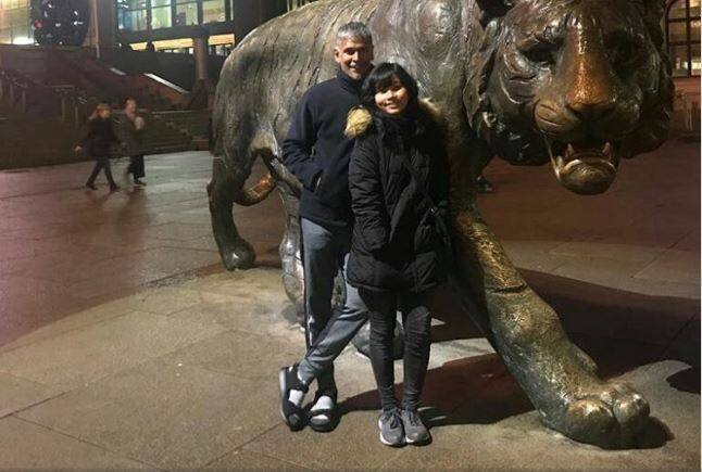 अक्सर ही अंकिता के साथ अपनी तस्वीरें मिलिंद सोमन सोशल मीडिया पर शेयर करते रहते हैं.