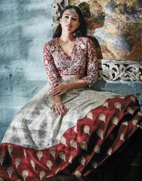 स्वरा ने अपने साथ हुए इस वाकये का जिक्र करते हुए आगे कहा, “पहले हफ्ते के दौरान ही वो मुझसे प्यार और सेक्स के बारे में बाते करने लगा और एक रात वो मेरे कमरे में आया, उस वक्त उसने शराब पी हुई थी. उसने मुझे गले लगाने को कहा. वो पल काफी डरावना था.”