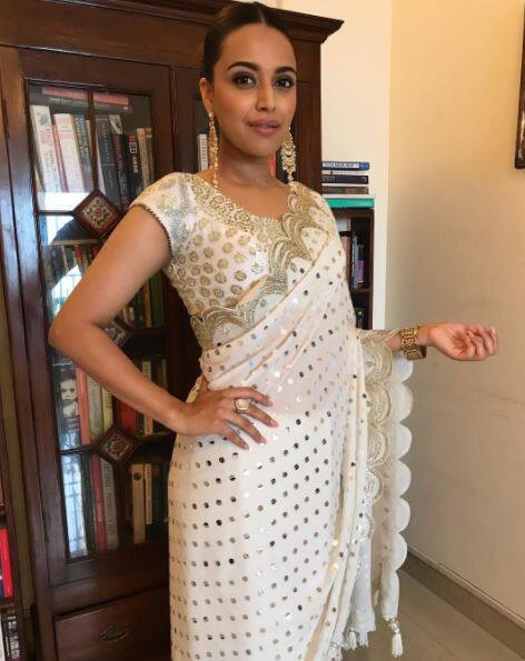 वर्तमान में स्वरा भास्कर अपने बेबाक बयानों के लिए जानी जाती हैं. वो सोशल मुद्दों पर अक्सर बात करती दिख जाती हैं. लेकिन इस वाकये सो वो काफी डर गईं थीं. स्वरा ने कहा कि वो यंग थीं और अकेली थीं. इसलिए वो पैक-अप के बाद लाइट बंद करके अंधेरे में मेक-अप उतारा करती थीं, ताकि निर्देशक को लगे की वो सो चुकी हैं और वो कॉल करना बंद कर दे.