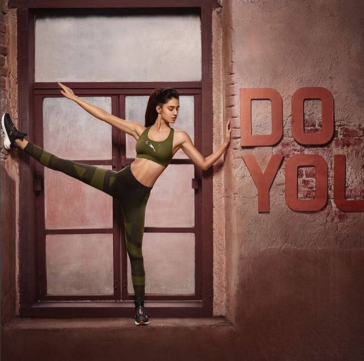 बॉलीवुड एक्टर टाइगर श्रॉफ के साथ रिश्तों को लेकर चर्चाओ में रहीं दिशा ने कुछ स्पोर्टी लुक की तस्वीरों को अपने सोशल अकाउंट पर शेयर किया है.