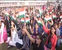 नोटबंदी की सालगिरह पर एक साथ 50,000 लोगों ने गाए राष्ट्रगीत-राष्ट्रगान, लगे भारत माता की जय के नारे