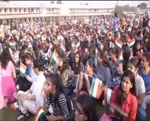 नोटबंदी की सालगिरह पर एक साथ 50,000 लोगों ने गाए राष्ट्रगीत-राष्ट्रगान, लगे भारत माता की जय के नारे