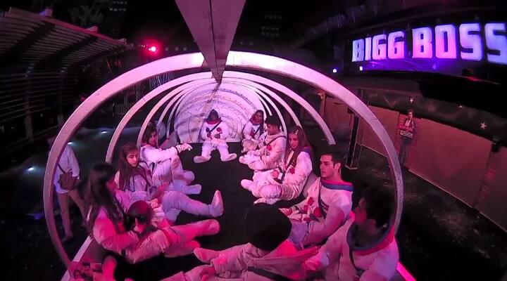  इस टास्क के दौरान हर एक कंटेस्टेंट पर कुछ राशी लगाई गई थी. ये राशी बिग बॉस की विनिंग अमाउंट यानी 50 लाख में से काट ली जाएगी.