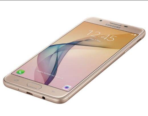 वहीं दूसर गैलेक्सी On Nxt इस सेल में 13,900 रुपये में उपलब्ध है. इस फोन पर 4000 रुपये का फ्लैट डिस्काउंट मिल रहा है. साथ ही आप एक्सचेंज ऑफर भी पा सकते हैं. 