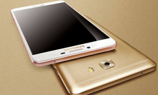  स्मार्टफोन सैमसंग गैलेक्सी C9 प्रो पर 4,100 रुपये की छूट मिल रही है और इसके साथ 29,900 रुपये में उपलब्ध है. इसके अलावा, फोन पर 20,000 रुपये तक का एक्सचेंज ऑफऱ भी पा सकते हैं. 