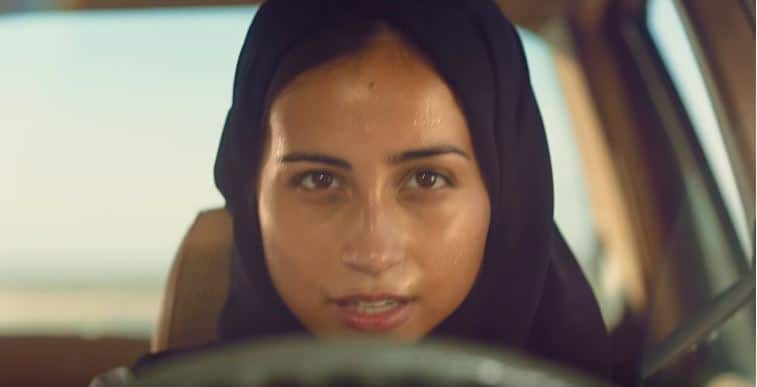 कोका कोला की एक घूंट में छिपा है लड़की के आत्मविश्वास का ‘राज’ New Coca Cola add going viral on social media कोका कोला की एक घूंट में छिपा है लड़की के आत्मविश्वास का ‘राज’